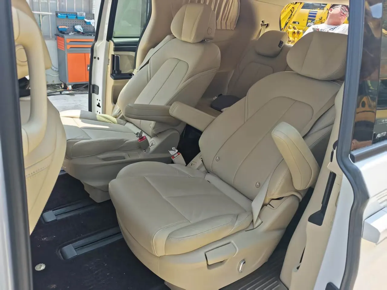 Buick 2023 GL8 ES Lu Zun 48V 2.0T 653T Exclusive Automatic Gear 3