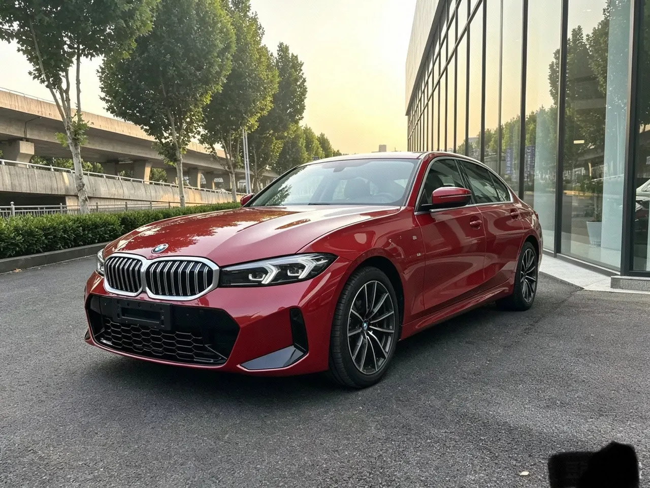Открыть галерею: BMW 3 Series 2024 320i 2.0T M Sports Suit Automatic Gear