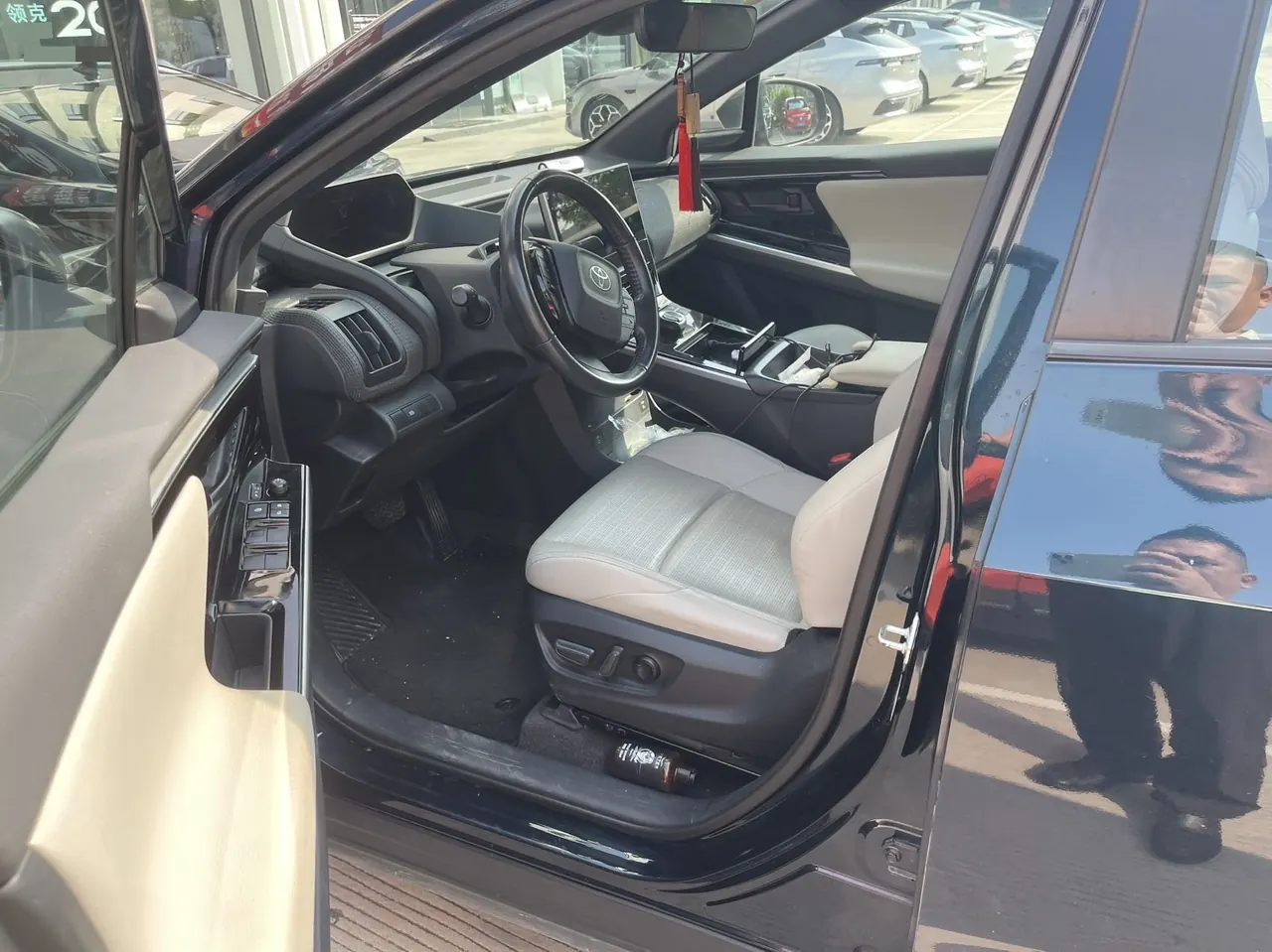 打开图片灯箱:Toyota 2022 bZ4X four-wheel drive high-performance PRO version of automatic gear