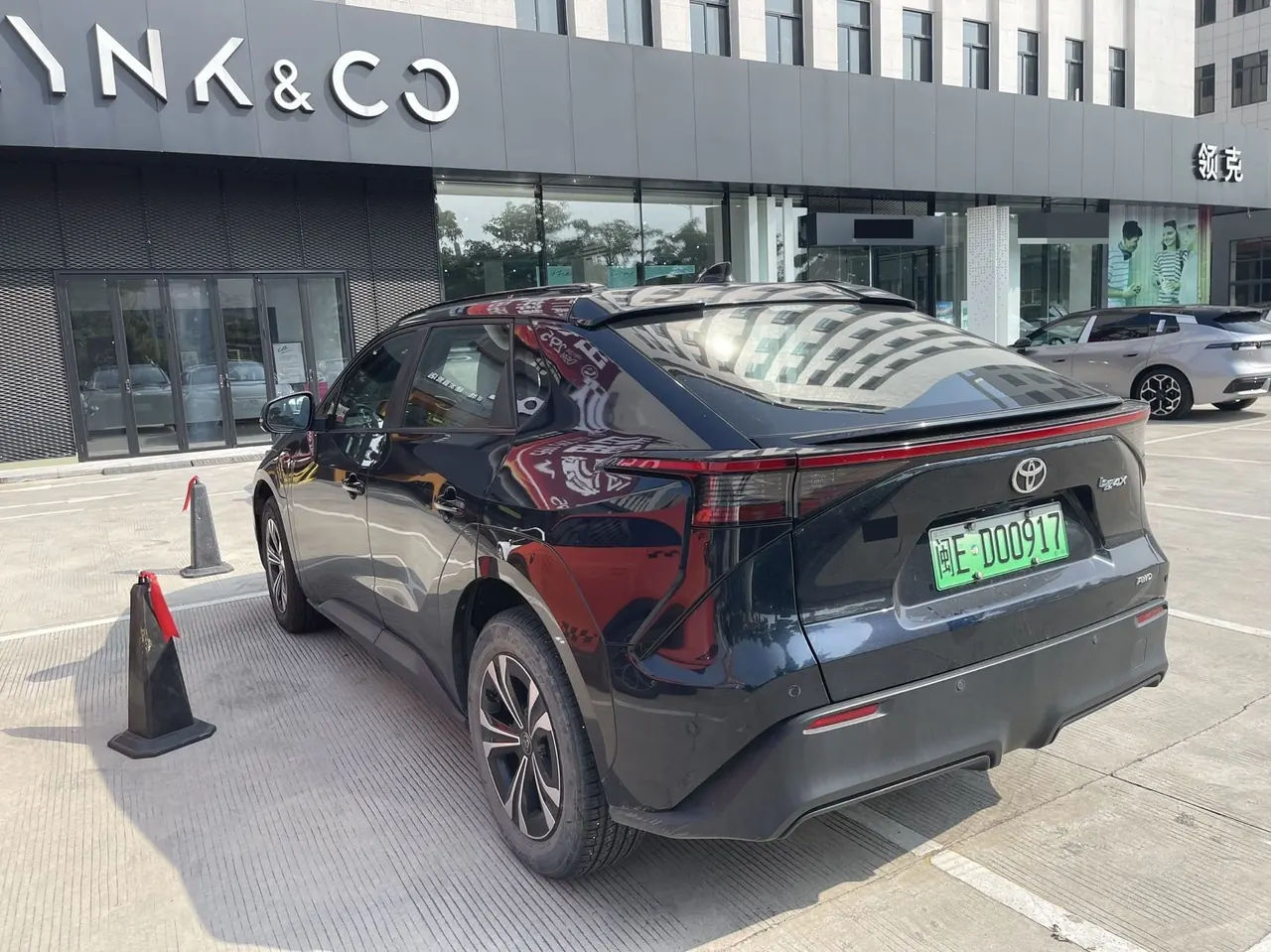 Toyota 2022 bZ4X four-wheel drive high-performance PRO version of automatic gear 3