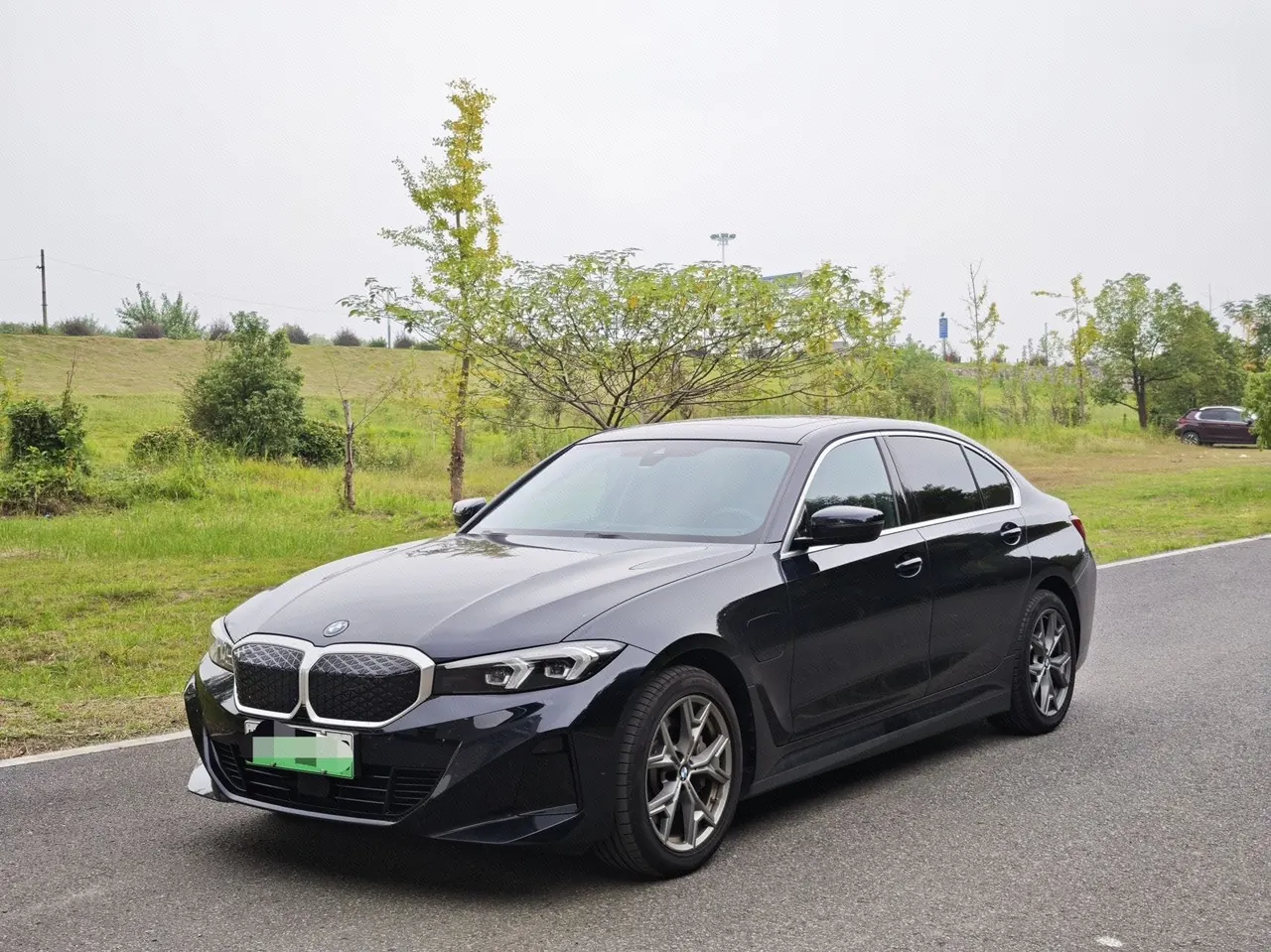 Open image lightbox: BMW 2025 i3 eDrive 35 L automatic gear