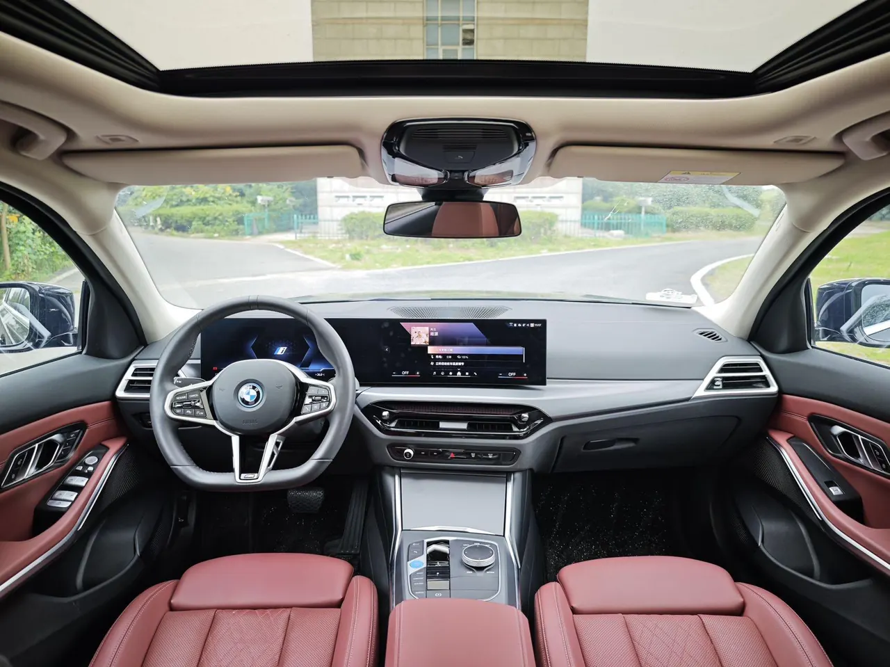 BMW 2025 i3 eDrive 35 L automatic gear 3