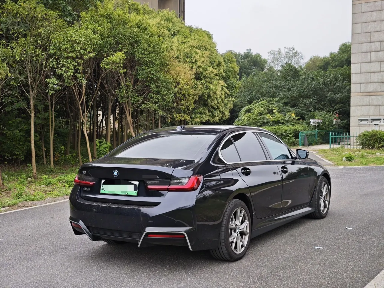 BMW 2025 i3 eDrive 35 L automatic gear 6