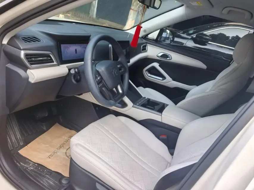 BYD 2024 Yuan UP 301KM Leading Automatic Gear 7