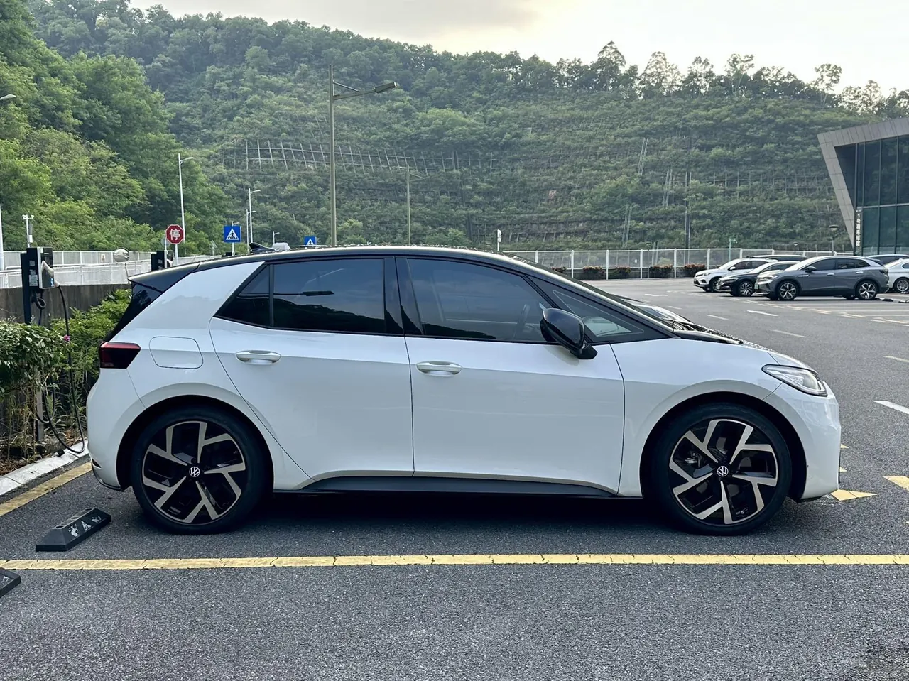 Volkswagen 2025 ID. 3 Smart Extremely Intelligent Automatic Gear 4