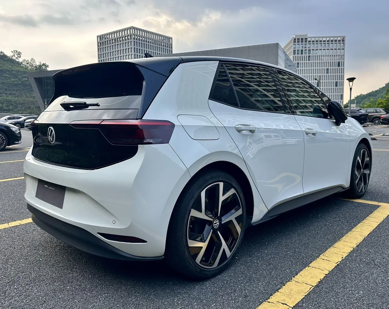 Volkswagen 2025 ID. 3 Smart Extremely Intelligent Automatic Gear 5