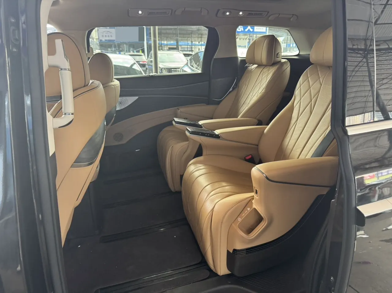 Denza 2022 Denza D9 DM-i 1.5T stepless 1040 distinguished automatic gear 3