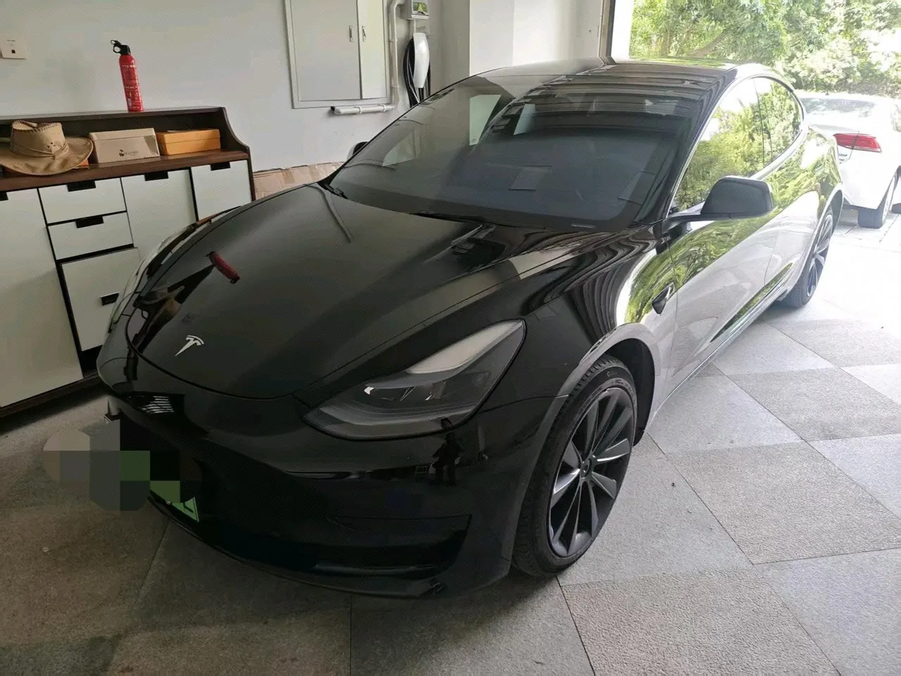 Open image lightbox: Tesla 2022 Model 3 rear-wheel drive version of automatic transmission