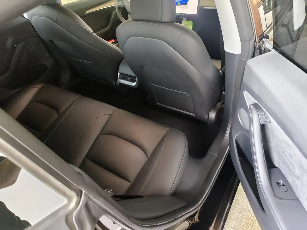 Tesla 2022 Model 3 rear-wheel drive version of automatic transmission 2