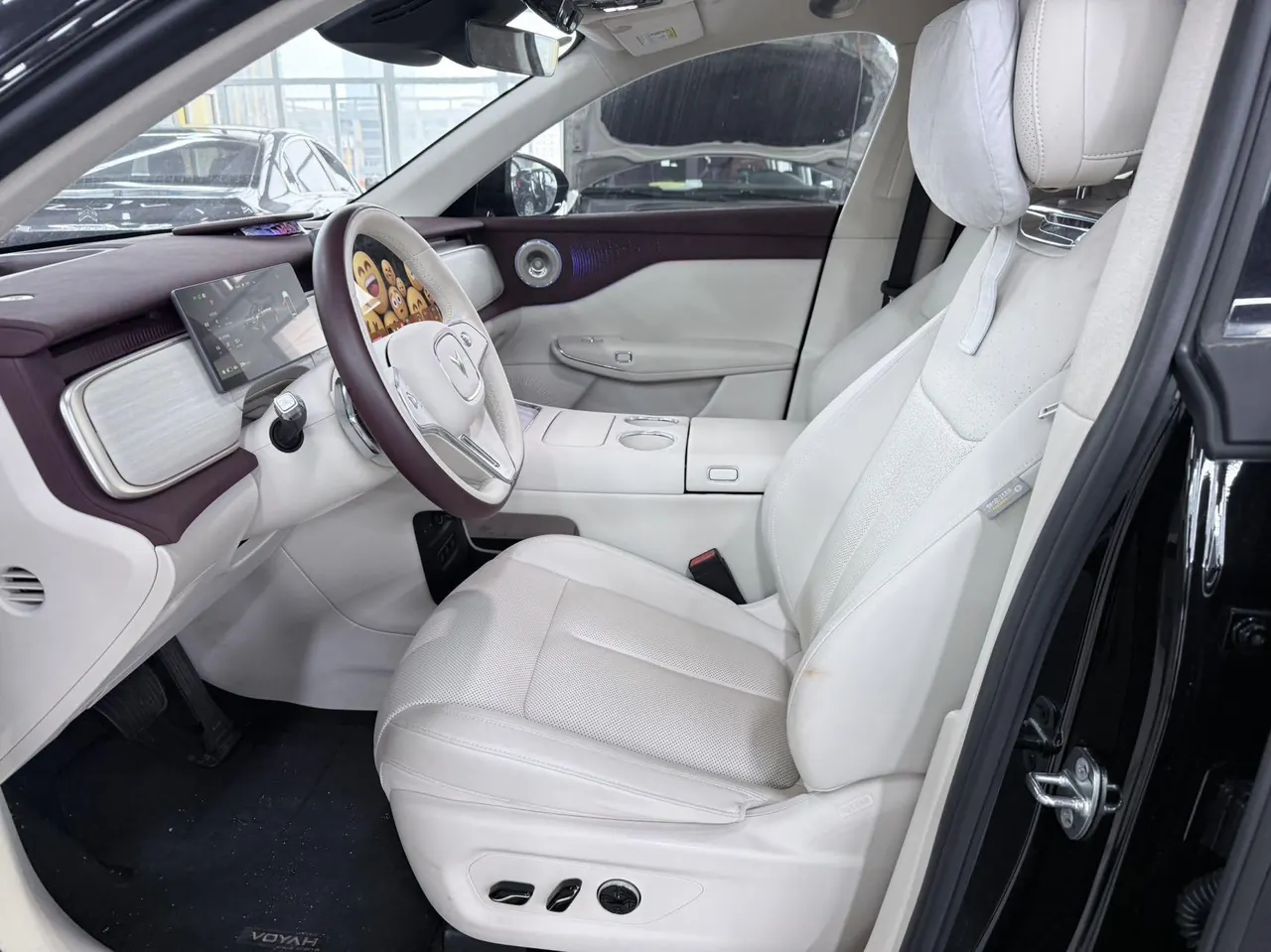 Voyah 2025 bosom friend four-wheel drive dry Kun version automatic gear 5