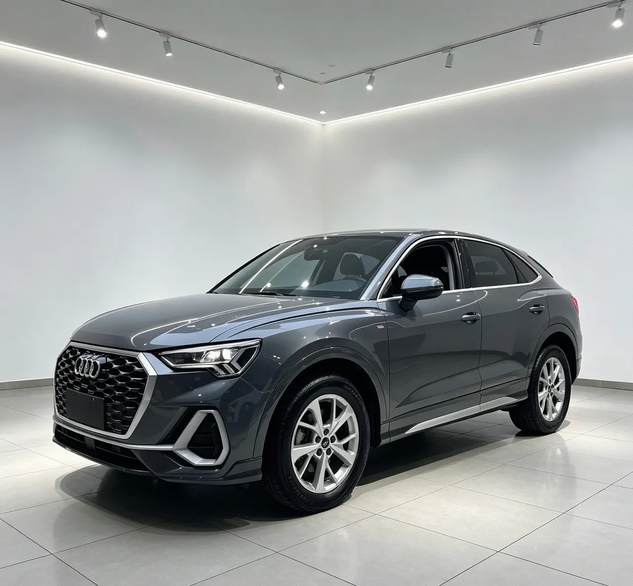 Открыть галерею: Audi 2020 Q3 Sportback 1.4TFSI 35TFSI aggressive automatic gear