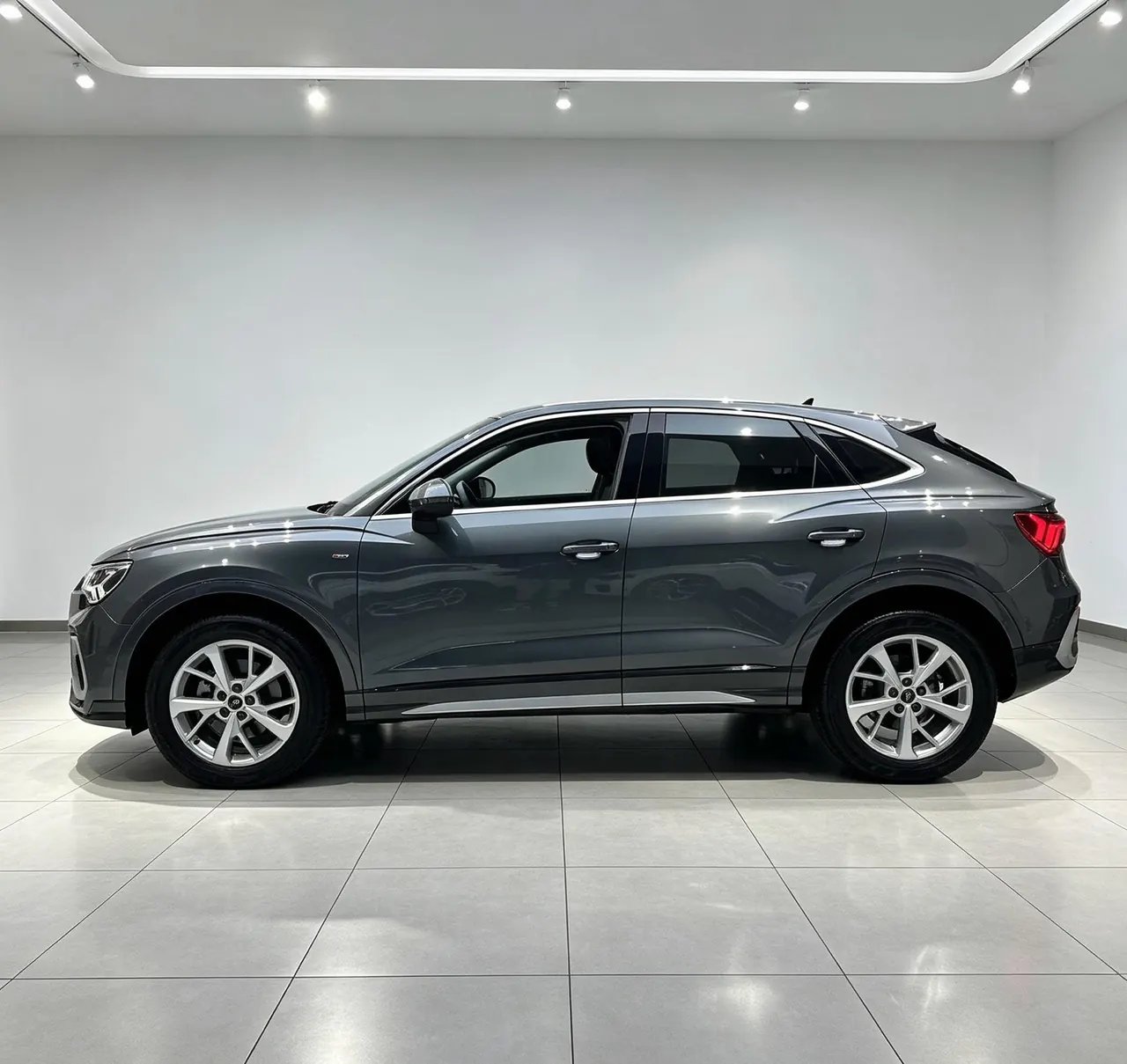 Audi 2020 Q3 Sportback 1.4TFSI 35TFSI aggressive automatic gear 2