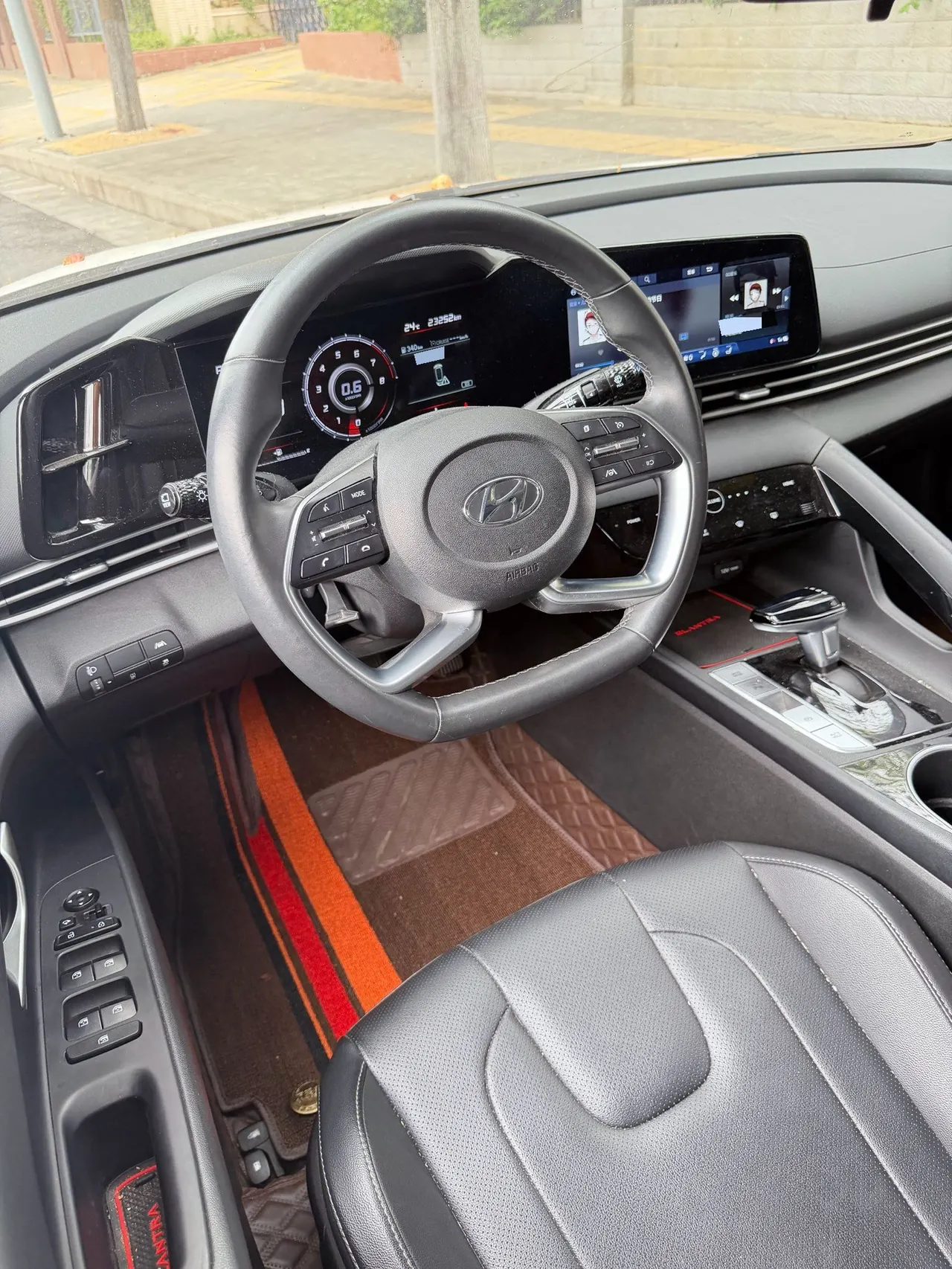Hyundai 2021 Elantra -3-compartment 1.5 stepless LUX premium automatic gear 9