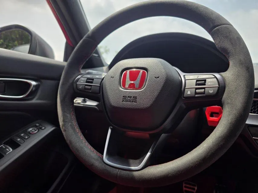 Honda Civic (Imported) 2023 Model Civic Type R 2.0T 420TURBO Manual Transmission 9