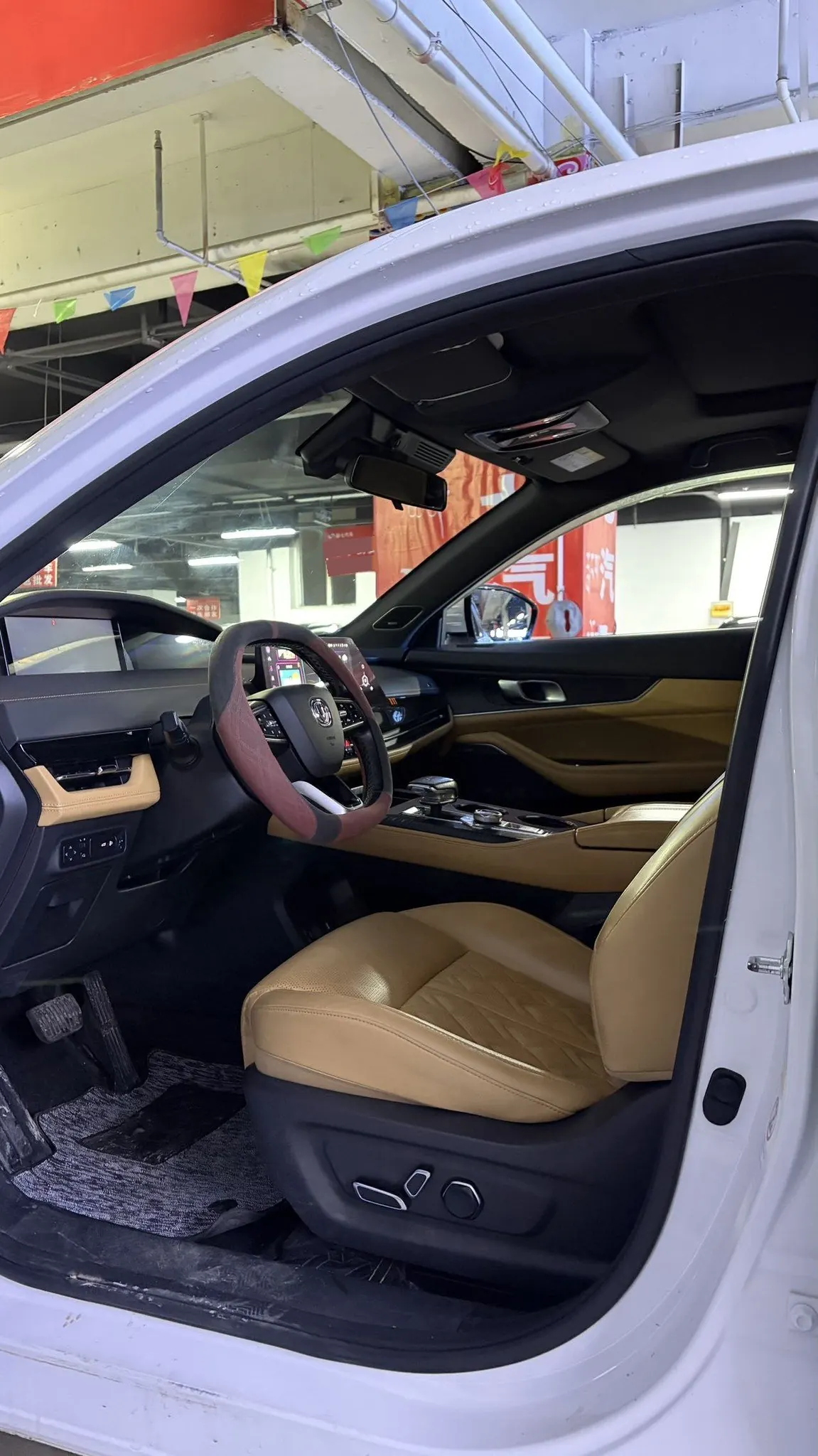 ChangAn 2021 UNI-K 2.0T 4-wheel drive distinguished automatic transmission 4