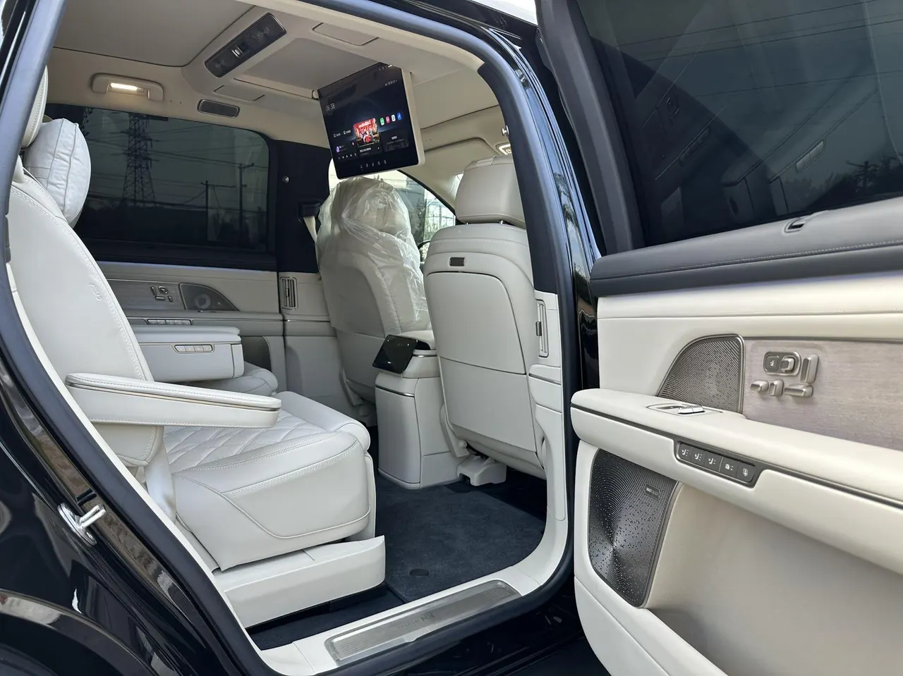 NIO 2026 ES8 6‑Seater Executive Signature Edition Automatic Transmission 10