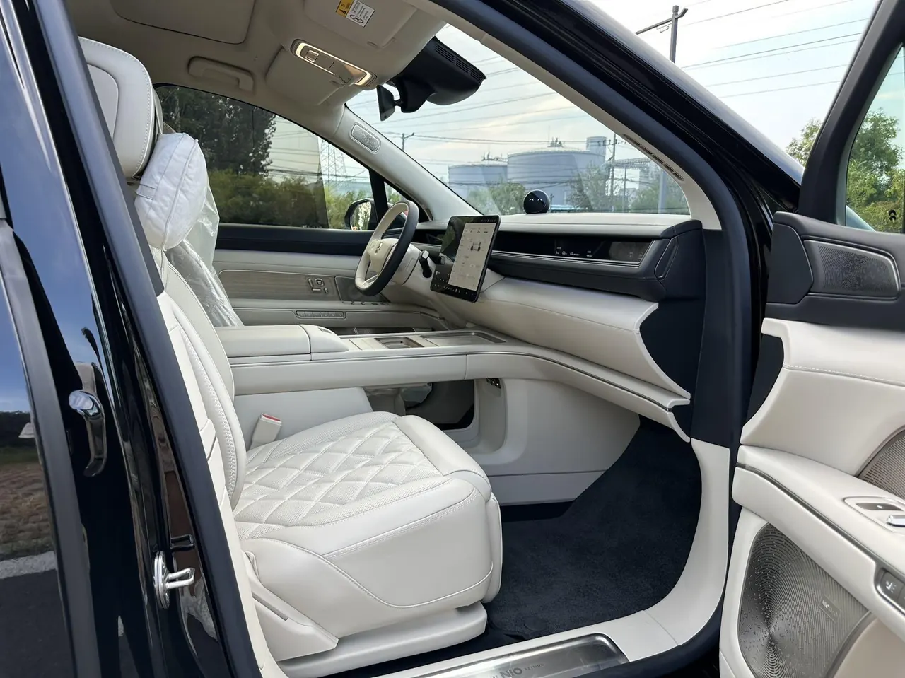 NIO 2026 ES8 6‑Seater Executive Signature Edition Automatic Transmission 9
