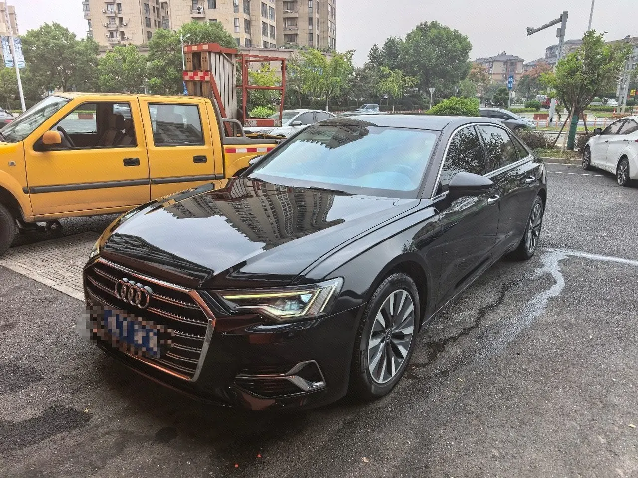 Открыть галерею: Audi 2023 A6L 2.0TFSI 45TFSI Zhenzhiya Automatic Gear