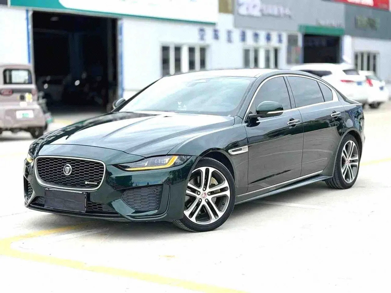 Открыть галерею: Jaguar 2021 XEL 2.0T 250PS R-DYNAMIC S Enterprising Sports Edition Automatic Gear