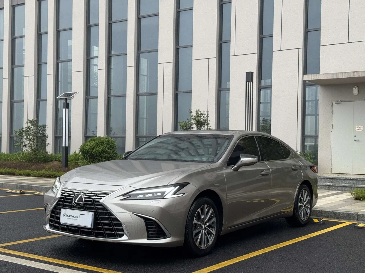 Open image lightbox: Lexus ES (Imported) 2025 ES300h 2.5 Stepless Premium Edition Automatic Gear