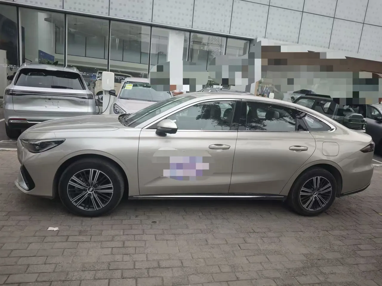 Geely Galaxy 2025 xingyao 6 EM-i 1.5 125km exploration version automatic gear 3