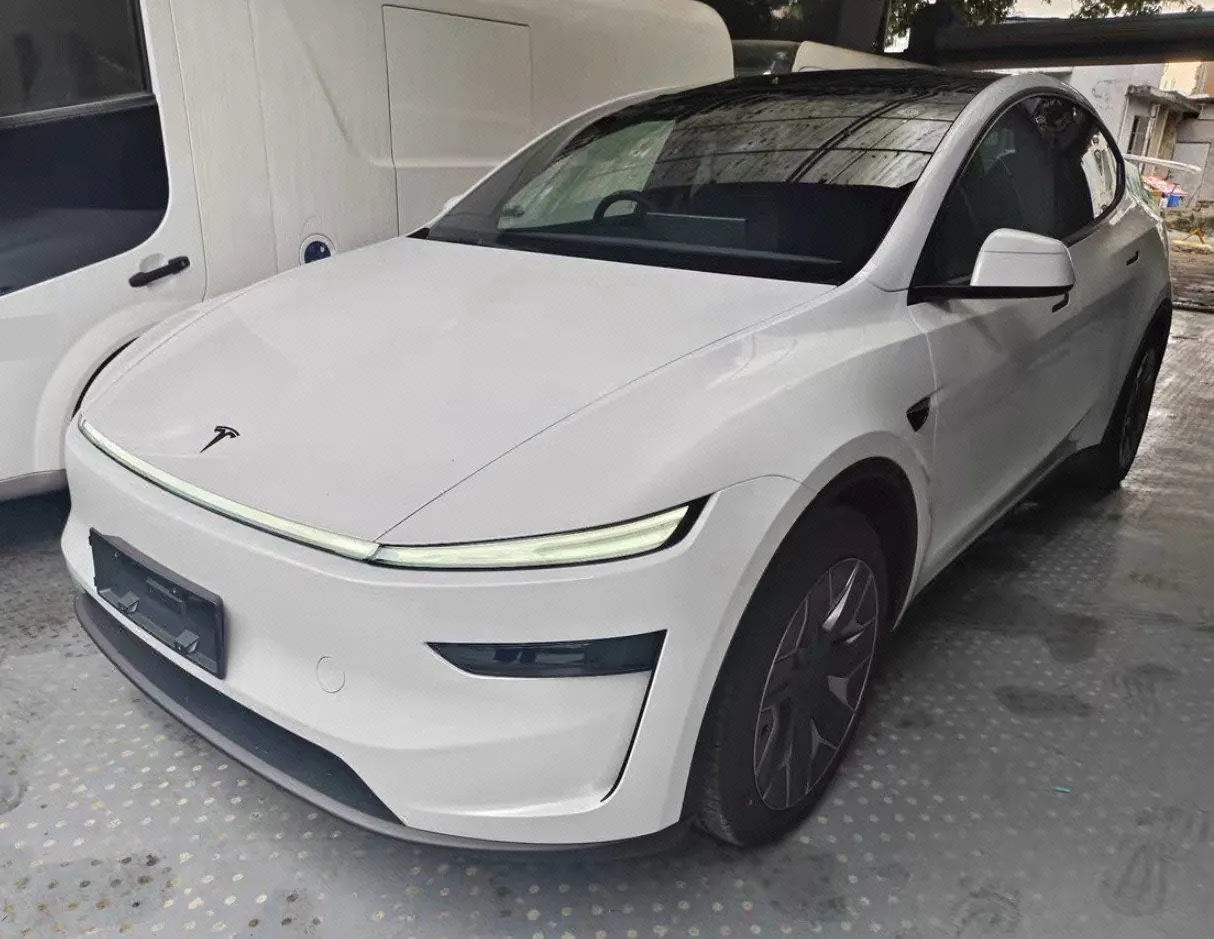 打开图片灯箱:Tesla 2025 Model Y L Long Endurance All-Wheel Drive Automatic Transmission