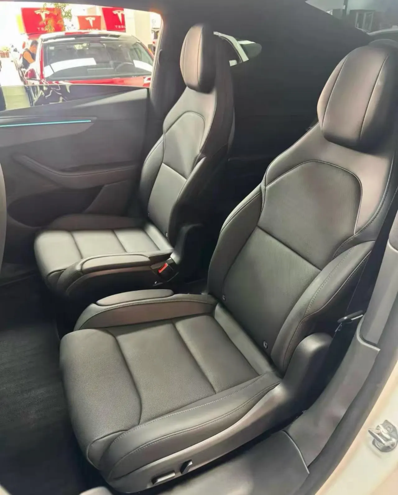 Tesla 2025 Model Y L Long Endurance All-Wheel Drive Automatic Transmission 2