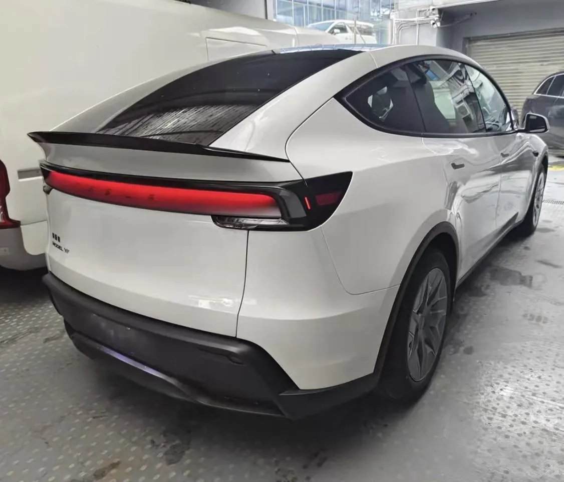 Tesla 2025 Model Y L Long Endurance All-Wheel Drive Automatic Transmission 4
