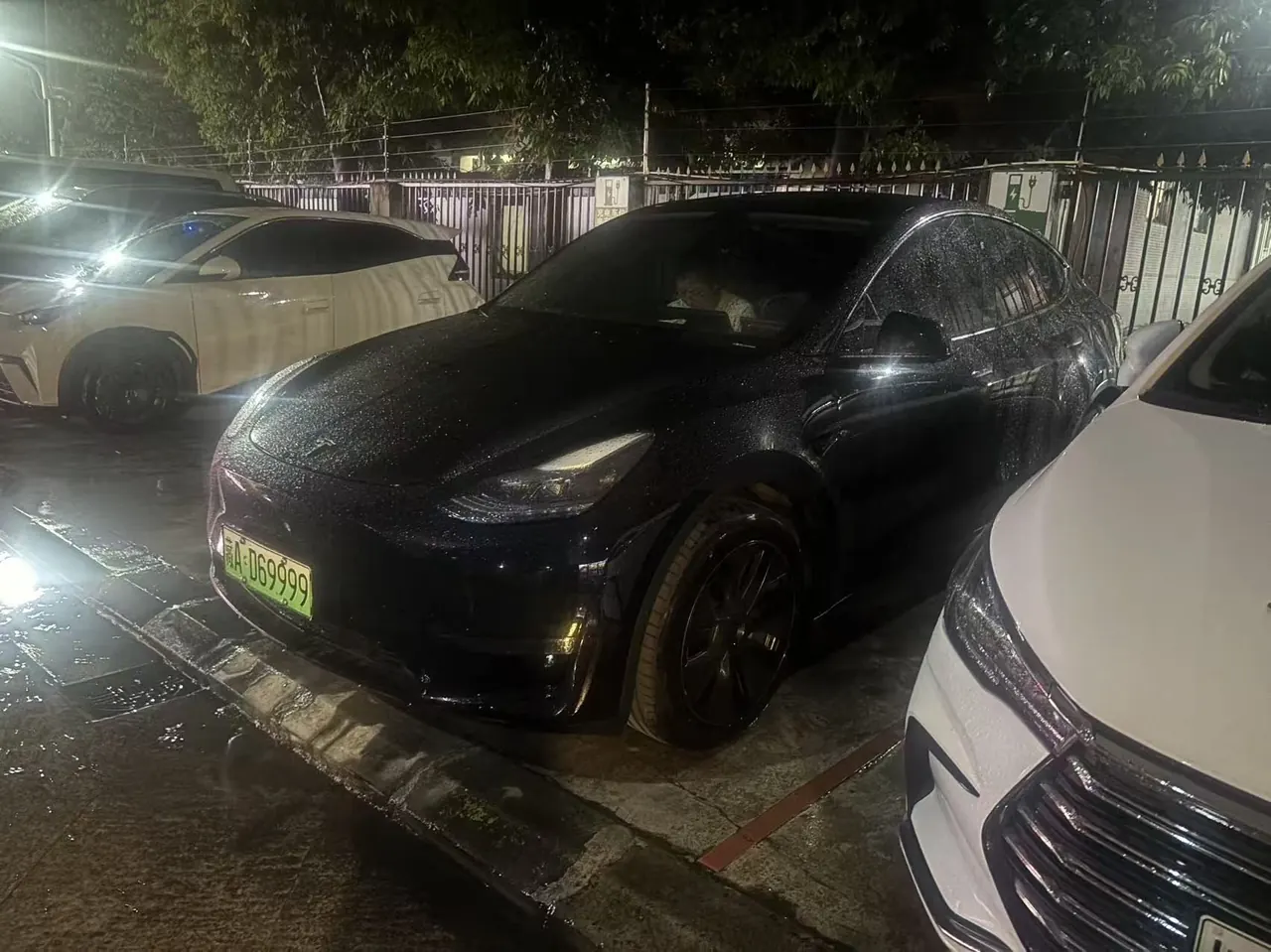 Open image lightbox: Tesla 2024 Model Y long endurance all-wheel drive version automatic transmission