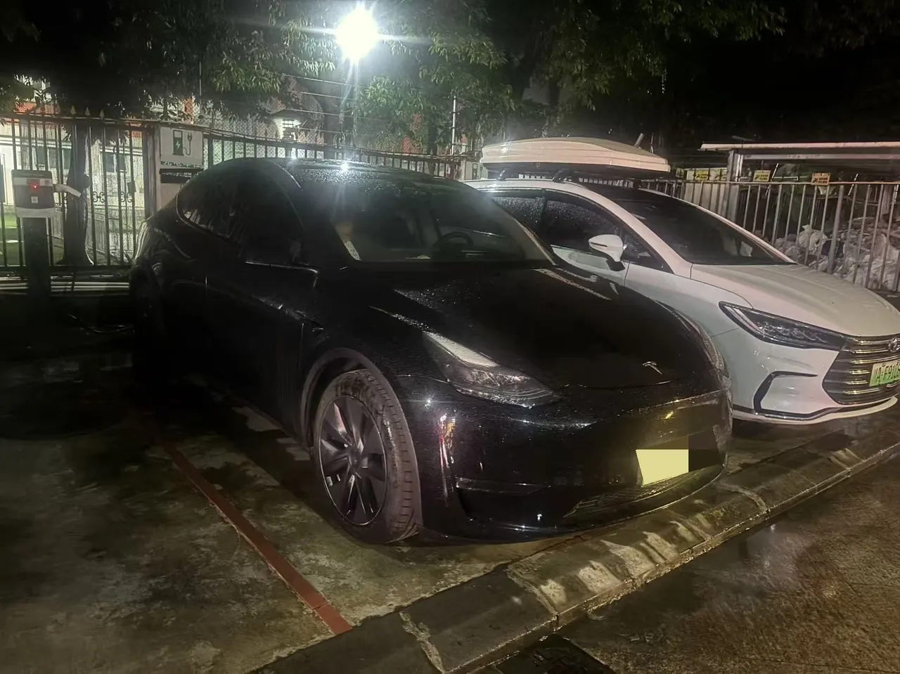 Tesla 2024 Model Y long endurance all-wheel drive version automatic transmission 3