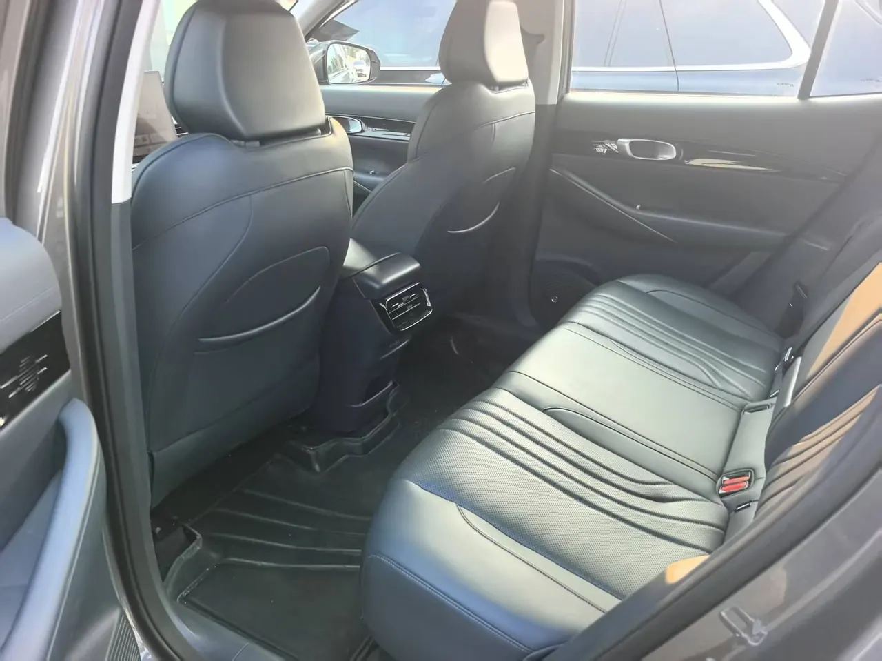 Geely Galaxy 2026 E 5 610km Discovery Edition Automatic Gear 5