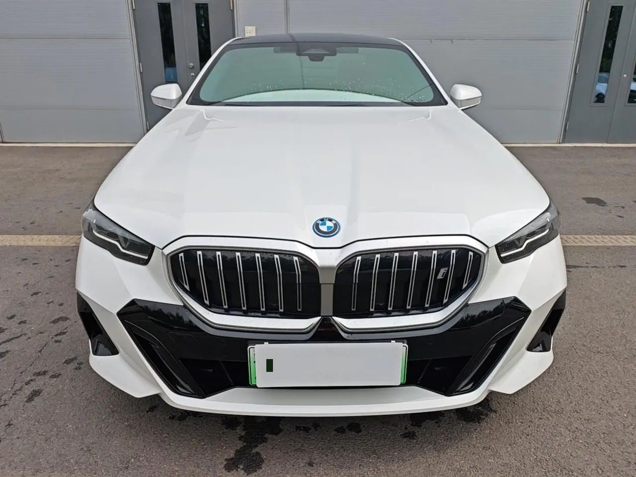 BMW 2025 i5 eDrive 35L M sports suit automatic gear 2