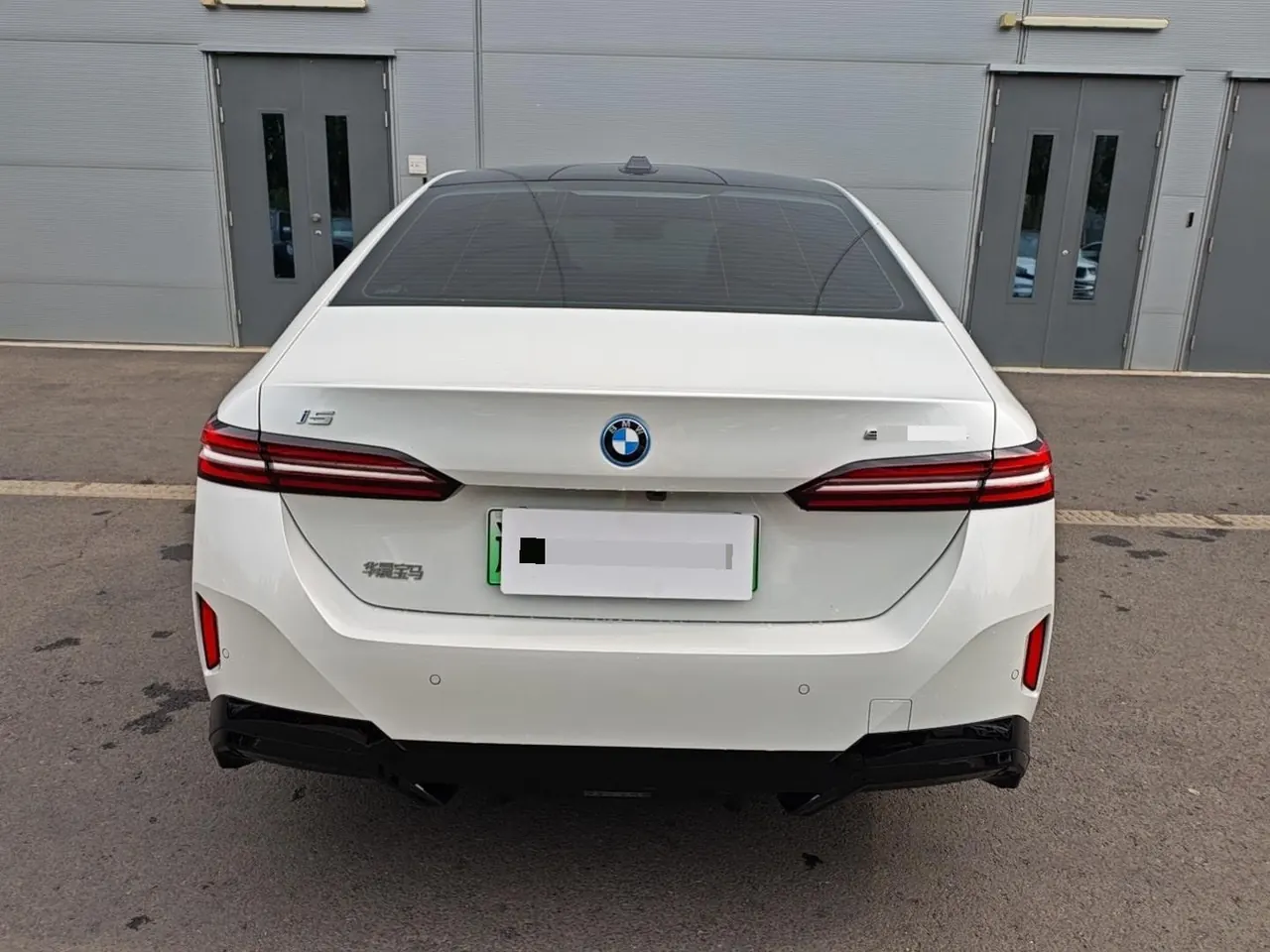 BMW 2025 i5 eDrive 35L M sports suit automatic gear 3