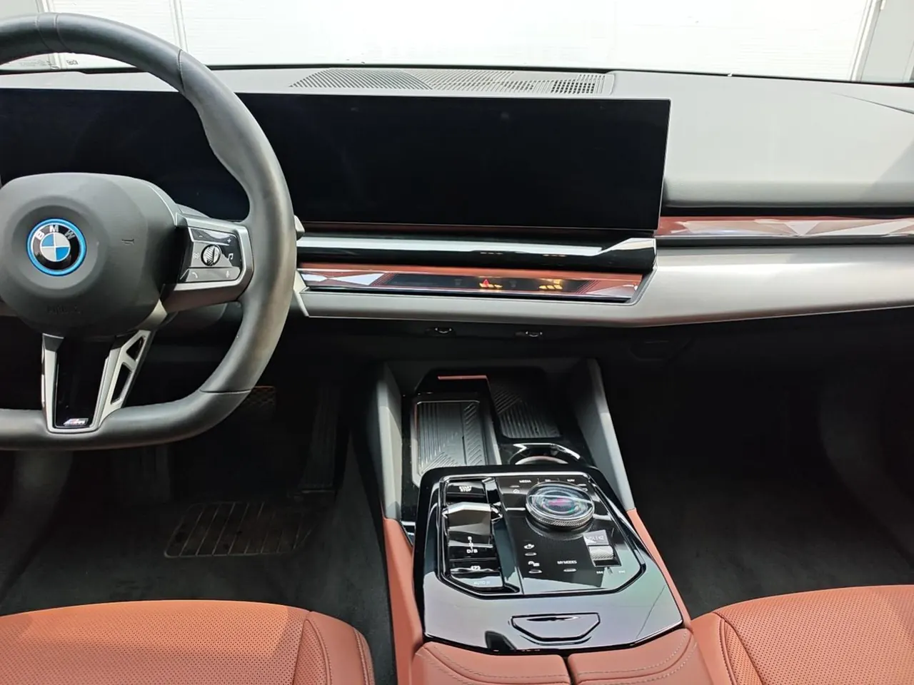 BMW 2025 i5 eDrive 35L M sports suit automatic gear 6