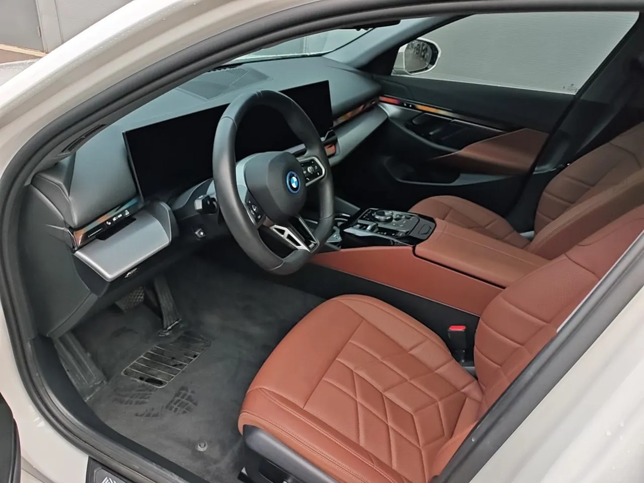 BMW 2025 i5 eDrive 35L M sports suit automatic gear 7