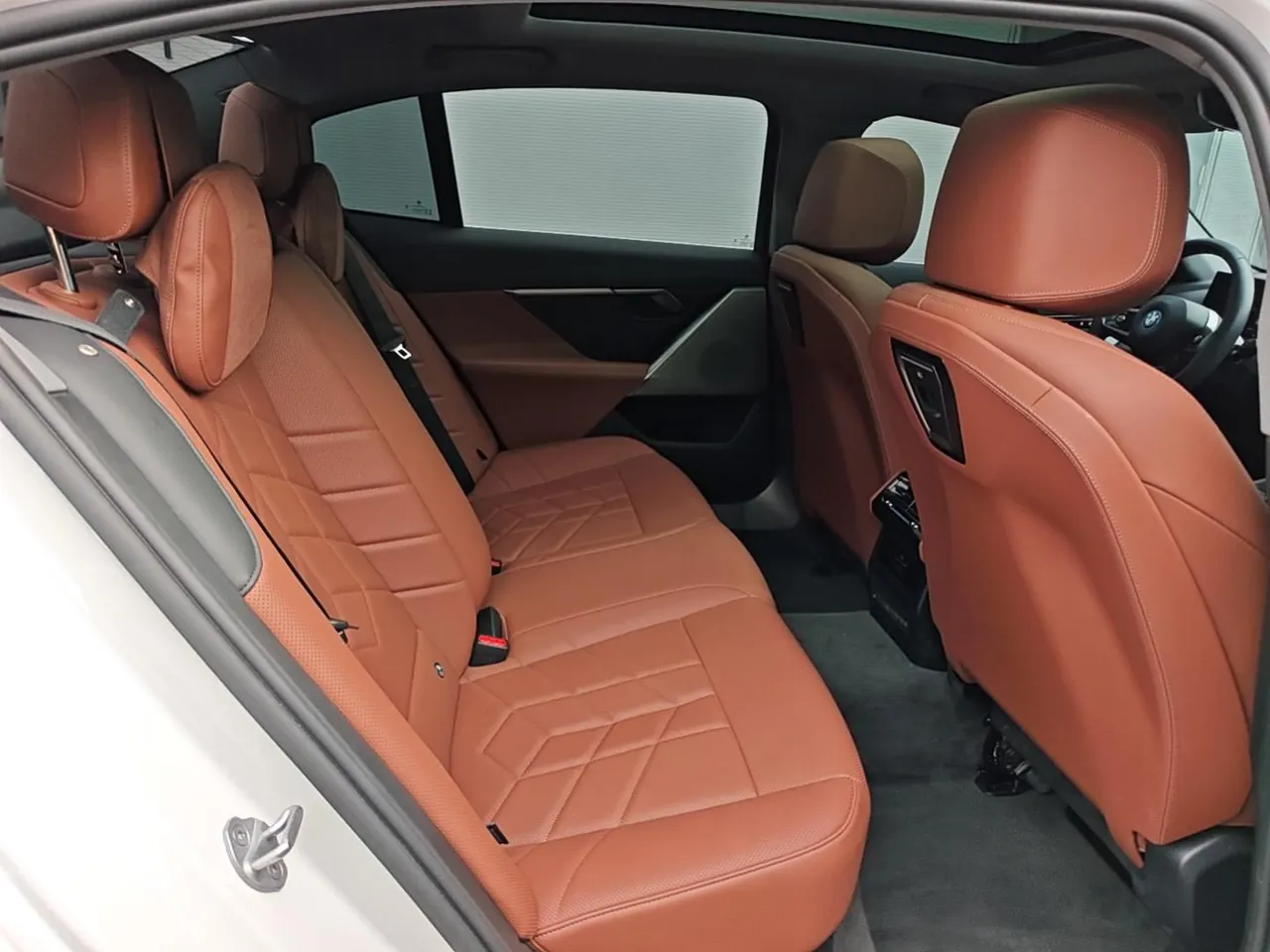BMW 2025 i5 eDrive 35L M sports suit automatic gear 8