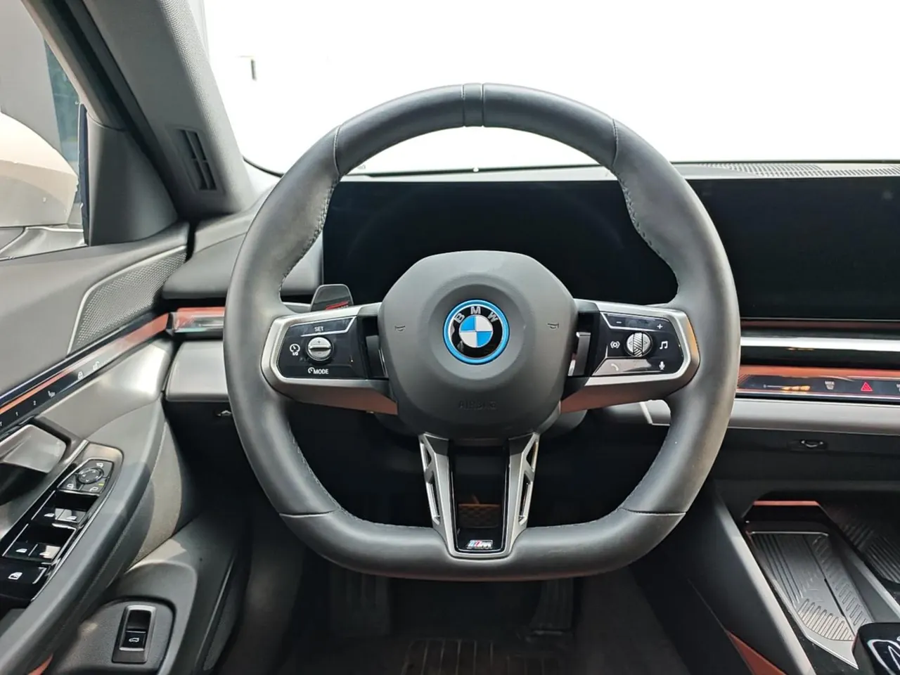 BMW 2025 i5 eDrive 35L M sports suit automatic gear 9