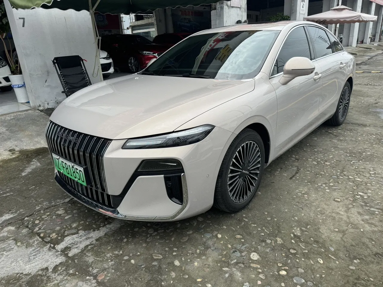 Открыть галерею: Roewe 2025 M7 DMH 1.5 160km Innovative Automatic Gear