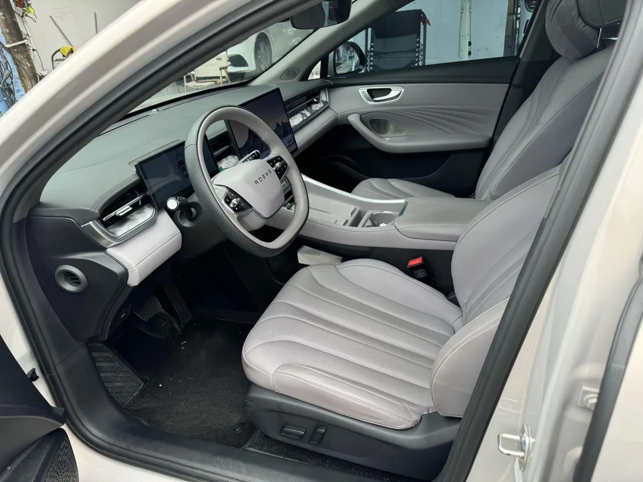 Roewe 2025 M7 DMH 1.5 160km Innovative Automatic Gear 3