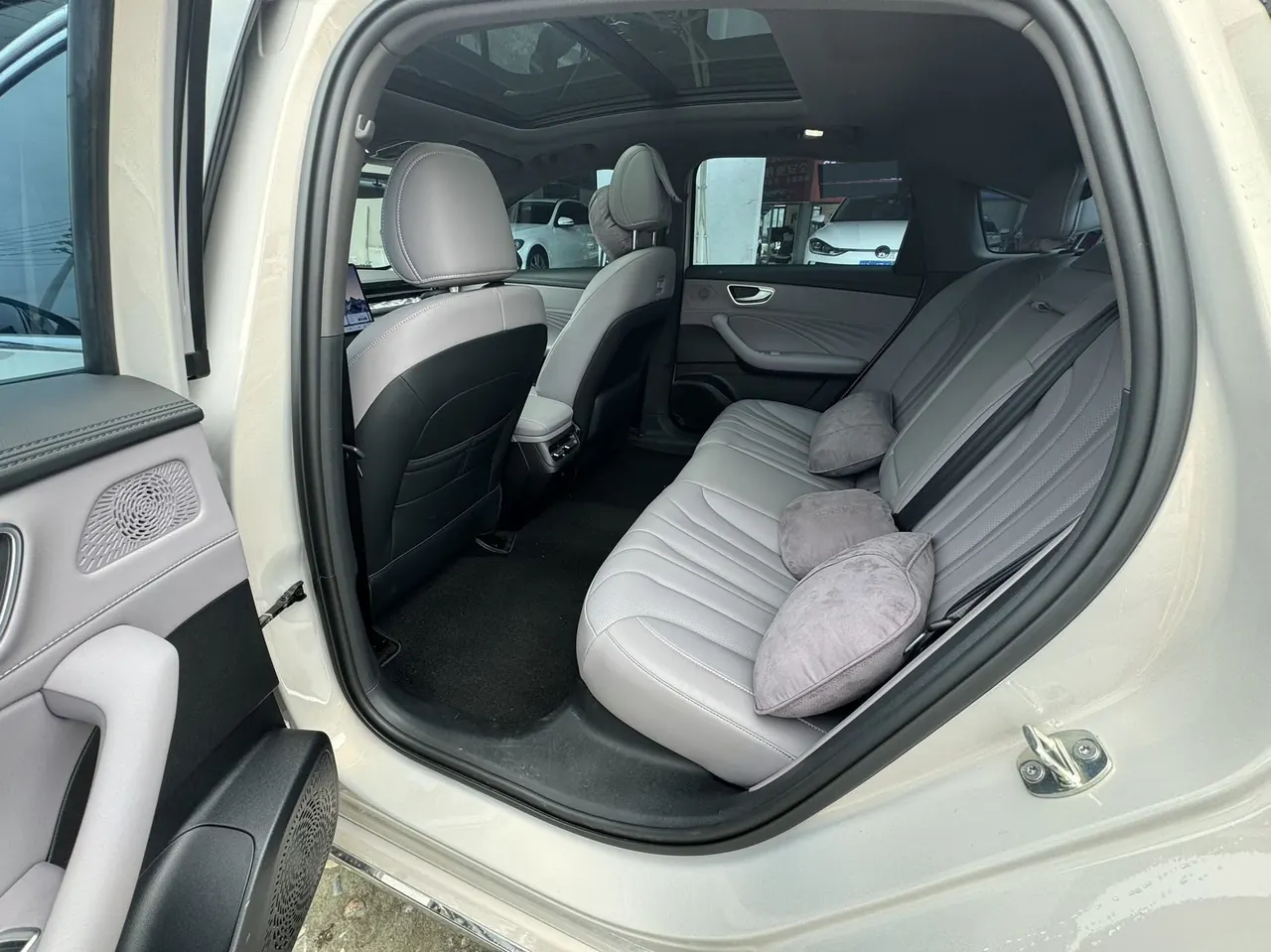 Roewe 2025 M7 DMH 1.5 160km Innovative Automatic Gear 4