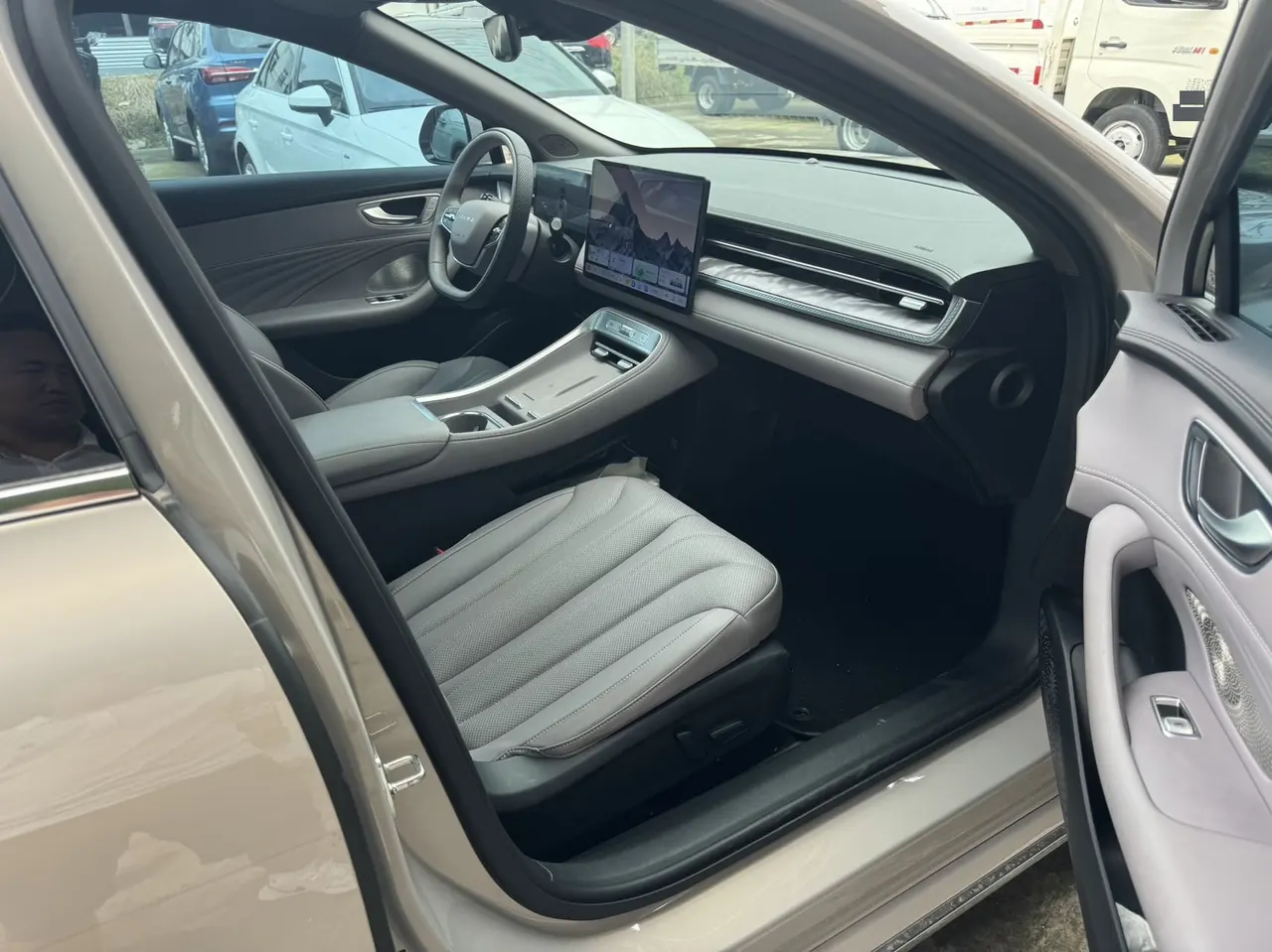 Roewe 2025 M7 DMH 1.5 160km Innovative Automatic Gear 5