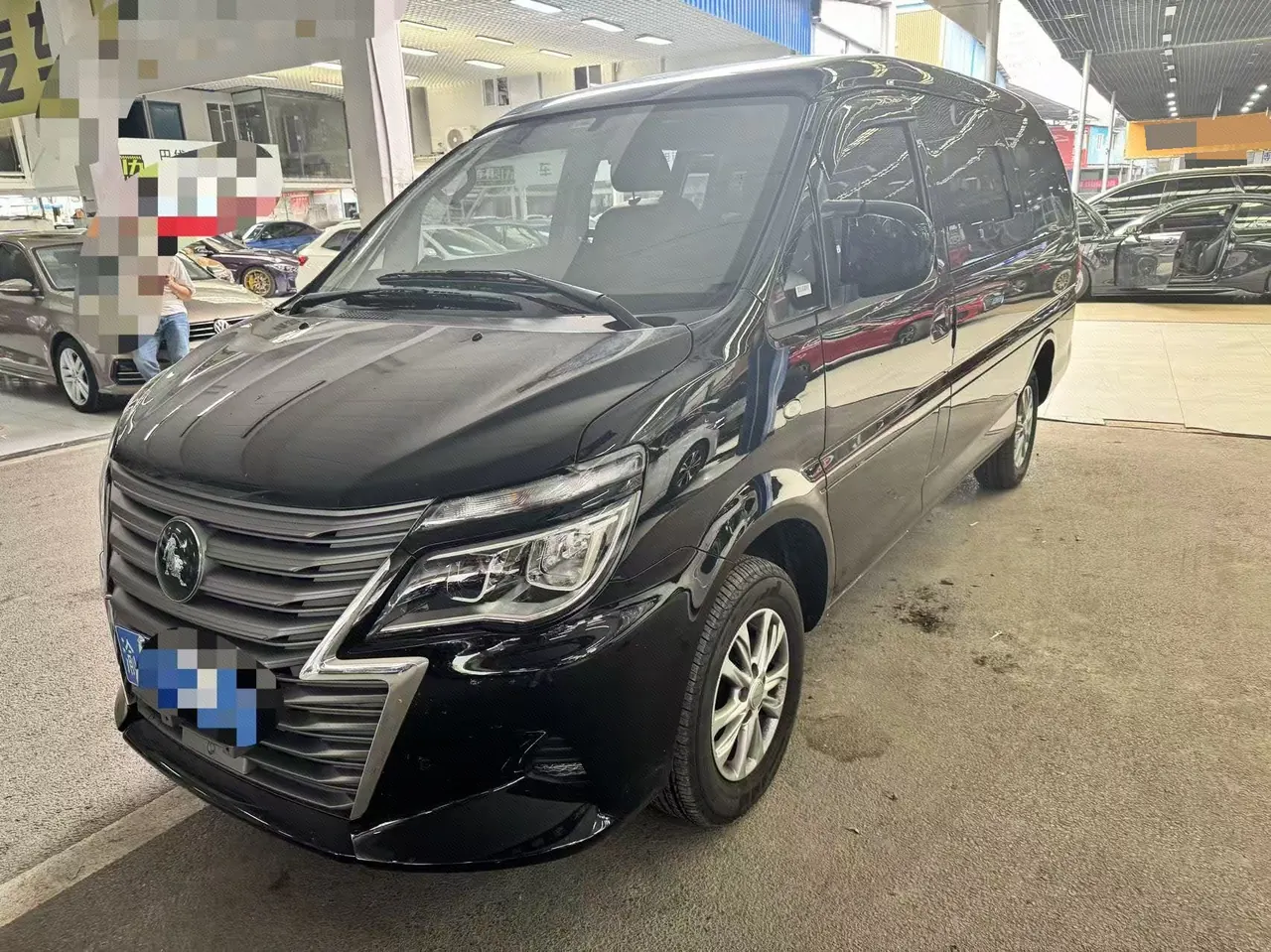 Forthing Lingzhi M5 2025 Lingzhi M5 1.5T Long Axis Luxury 7-seat Manual Gear - View 1