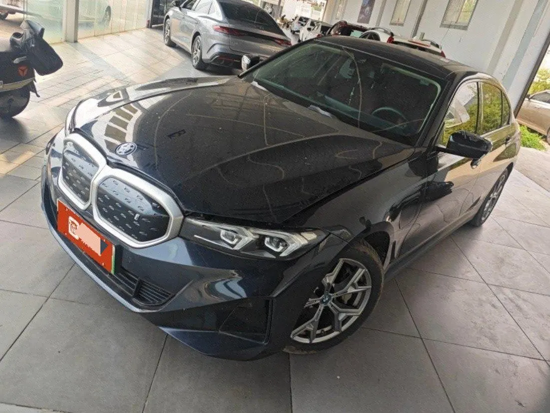 Открыть галерею: BMW 2024 i3 eDrive 35 L automatic gear