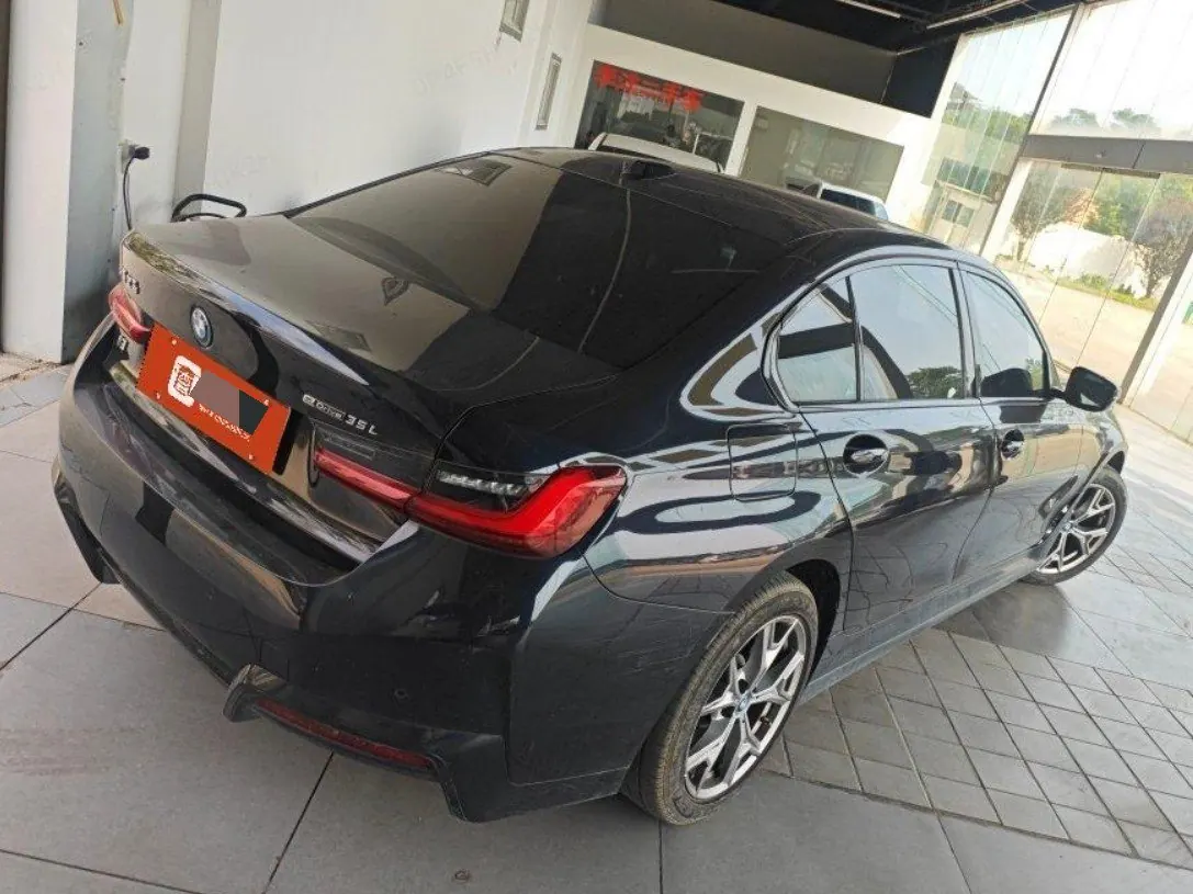 BMW 2024 i3 eDrive 35 L automatic gear 3