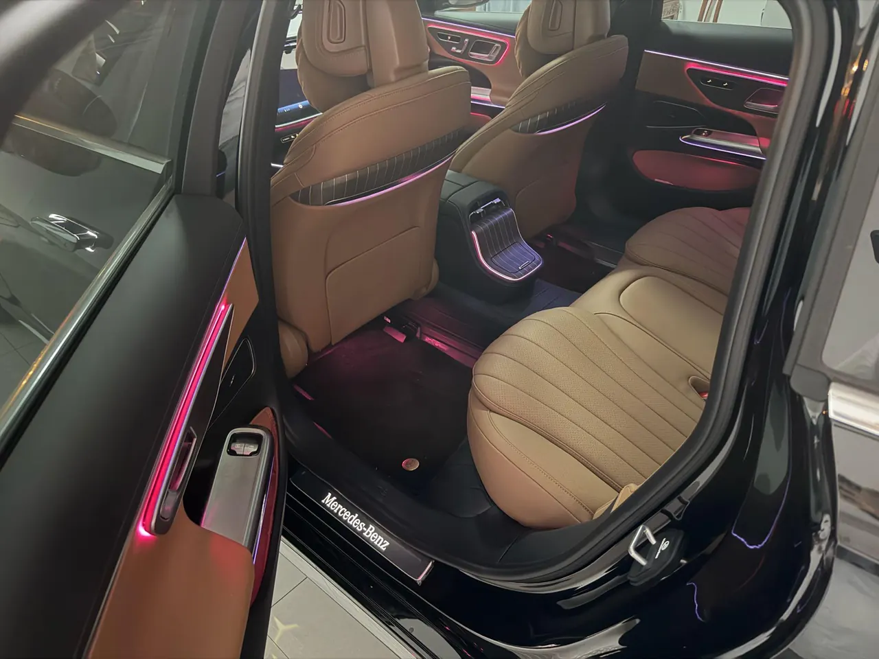 Mercedes Benz Class E New Energy 2024 E 350 e L 2.0T Automatic Gear 3