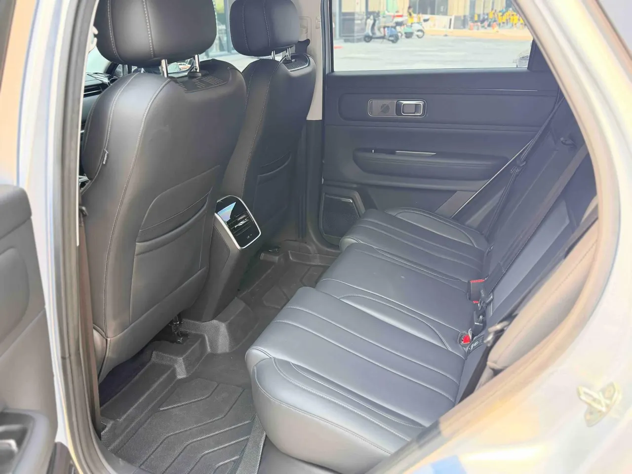 Chery 2024 Explore 06 C- DM 1.5T Luxury Automatic Gear 3