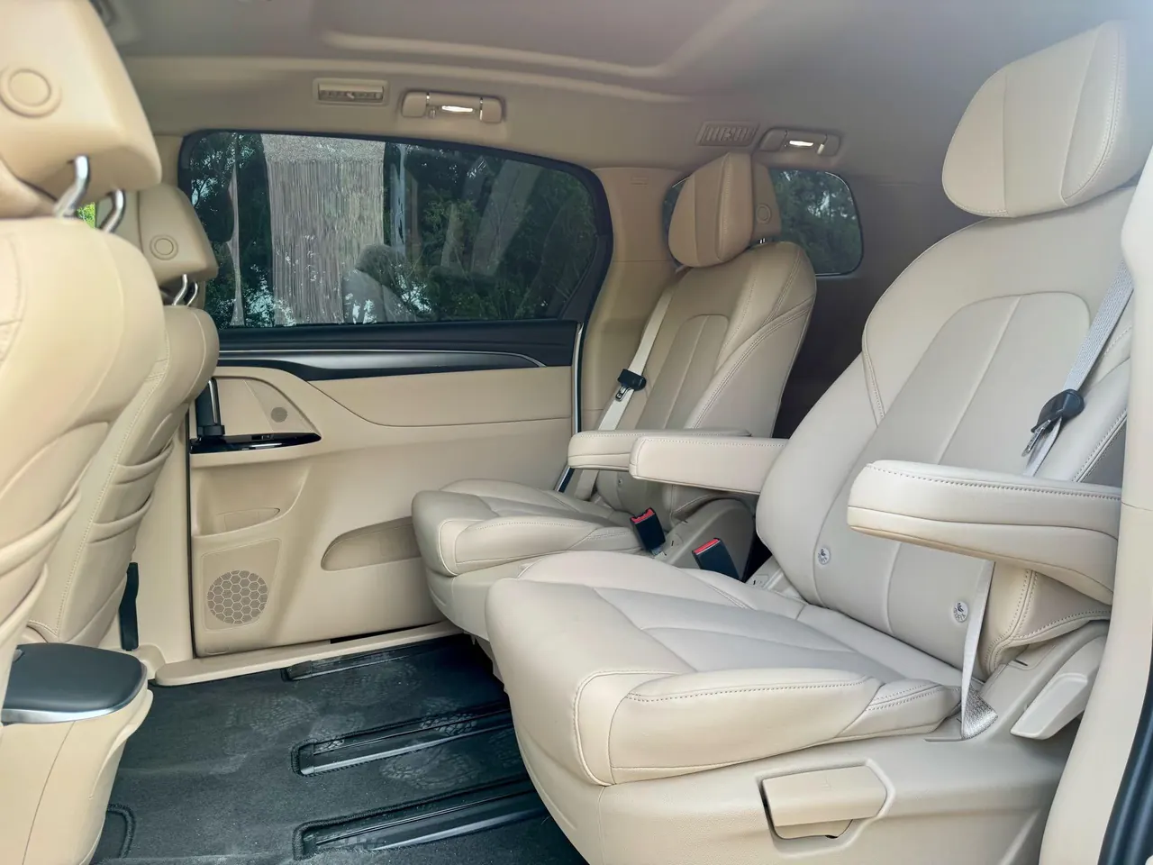 Buick 2025 GL8 Land Business Cabin 2.0T Smart Enjoyment Version Automatic Transmission 6