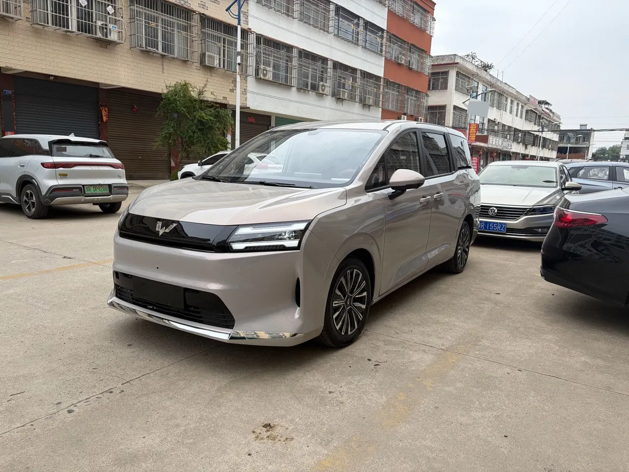 WuLing 2025 Starlight 730 500km Luxury Automatic Gear - View 1