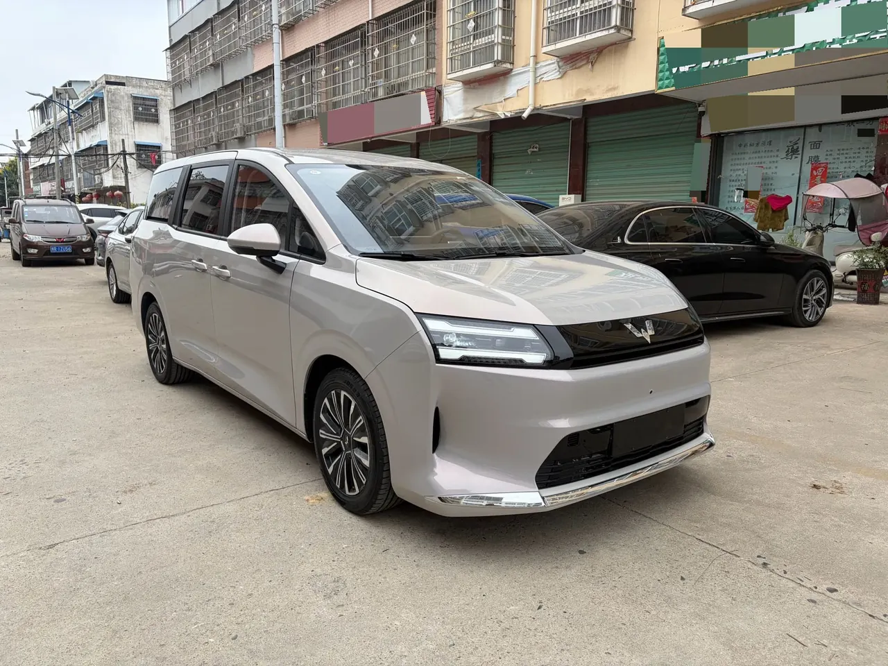 WuLing 2025 Starlight 730 500km Luxury Automatic Gear 2