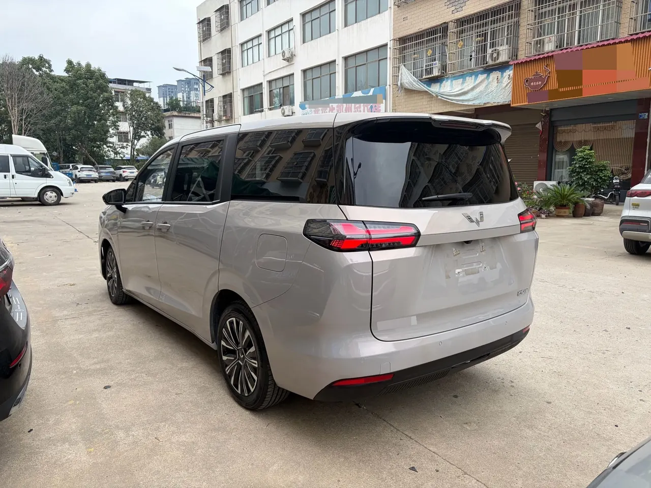 WuLing 2025 Starlight 730 500km Luxury Automatic Gear 4